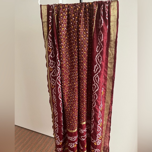 Burgundy red ❤️ & gold silk wrap/shawl beautiful Bandhani print gold Zari border - Picture 4 of 9